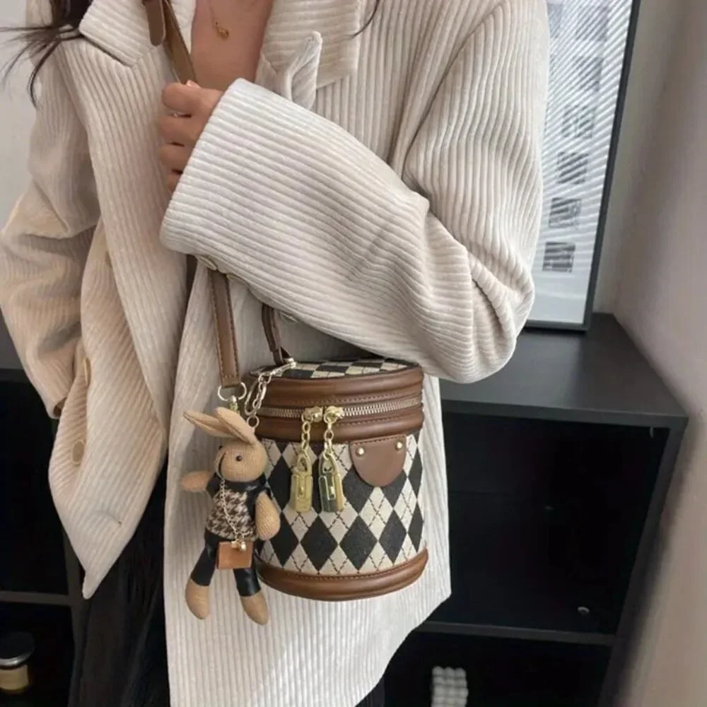 Argyle checkered bucket crossbody bag with brown trim and bunny charm ๐ - Picture 6 of 12
